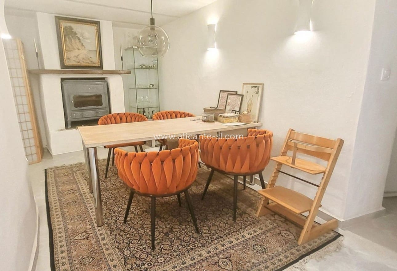 2 soverom Grottehus til salgs i La Romana med svømmebasseng garasje - € 145 000 (Ref: 10183492)