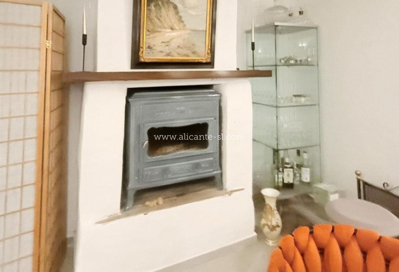 2 soverom Grottehus til salgs i La Romana med svømmebasseng garasje - € 145 000 (Ref: 10183492)