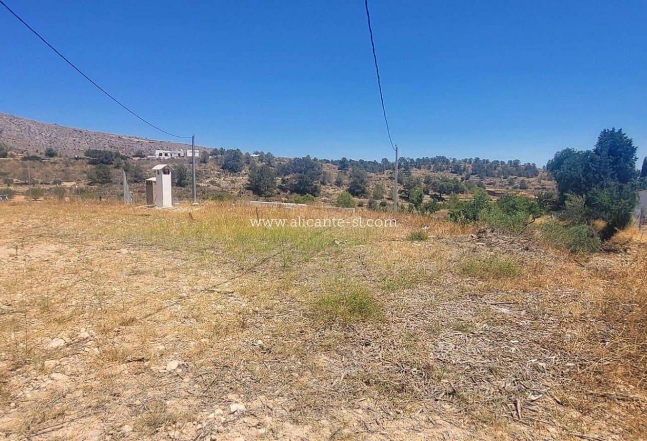 2 soverom Grottehus til salgs i La Romana med svømmebasseng garasje - € 145 000 (Ref: 10183492)