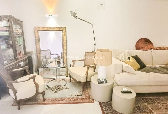 2 sypialnia Dom w skale na sprzedaż w La Romana z basenem garażem - 145 000 € (Ref: 10183492)