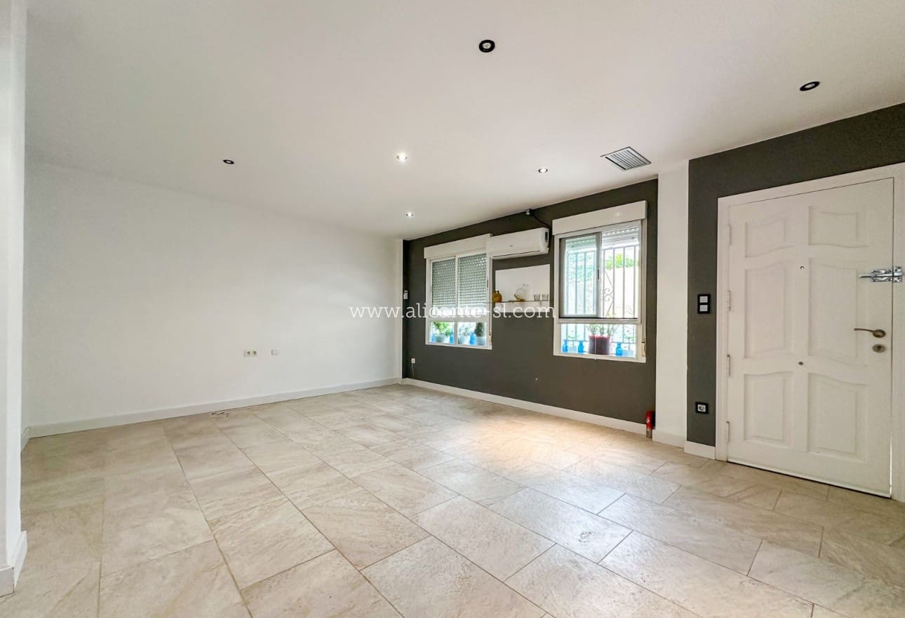 3 soveværelse Byhus til salg i Hondon de las Nieves med garage - € 129.950 (Ref: 8287220)