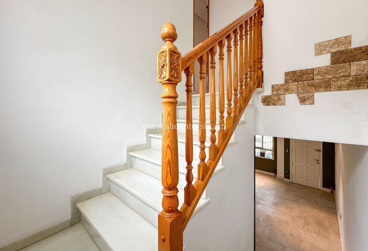 3 soveværelse Byhus til salg i Hondon de las Nieves med garage - € 129.950 (Ref: 8287220)