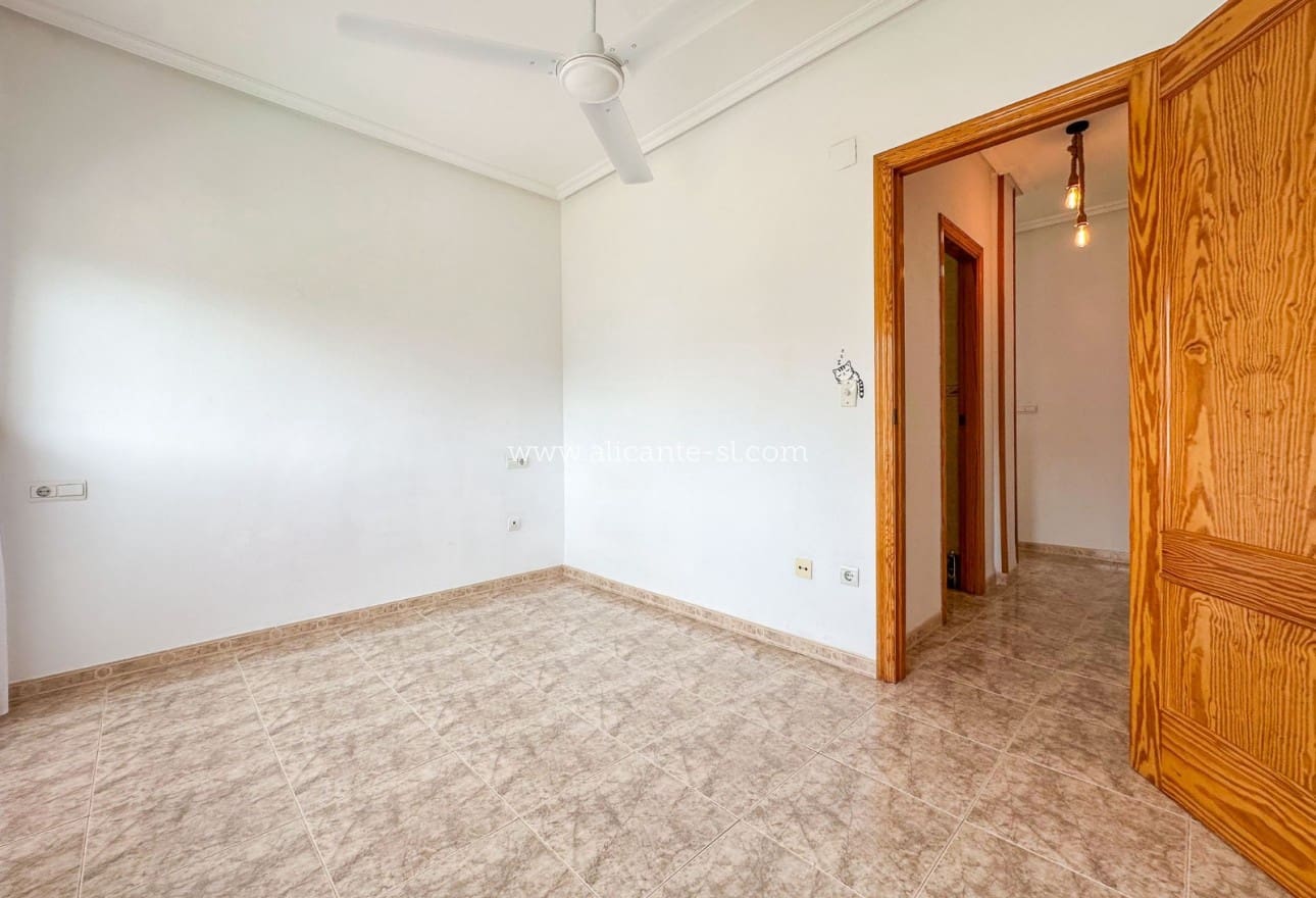 3 soveværelse Byhus til salg i Hondon de las Nieves med garage - € 129.950 (Ref: 8287220)