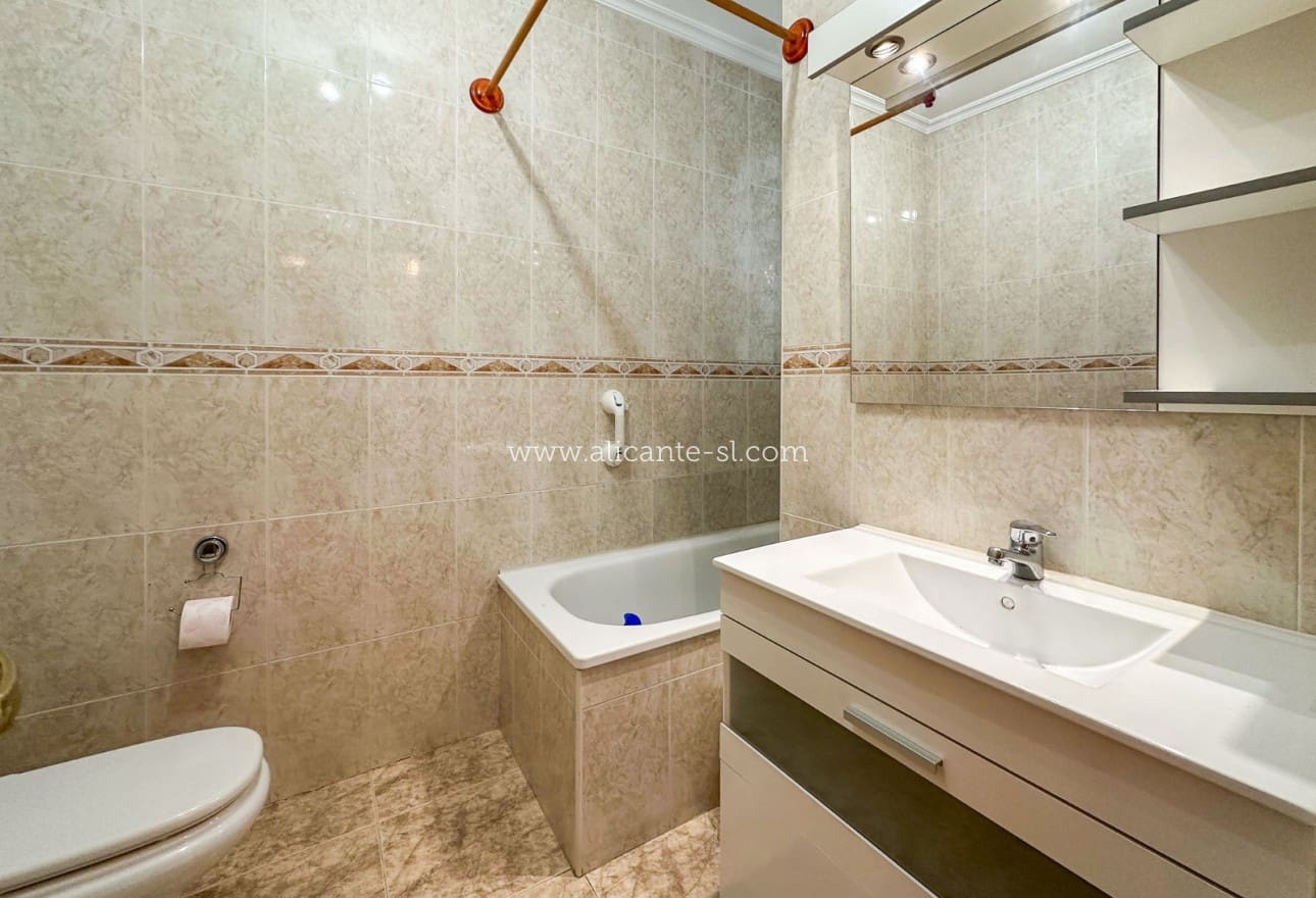 3 soveværelse Byhus til salg i Hondon de las Nieves med garage - € 129.950 (Ref: 8287220)