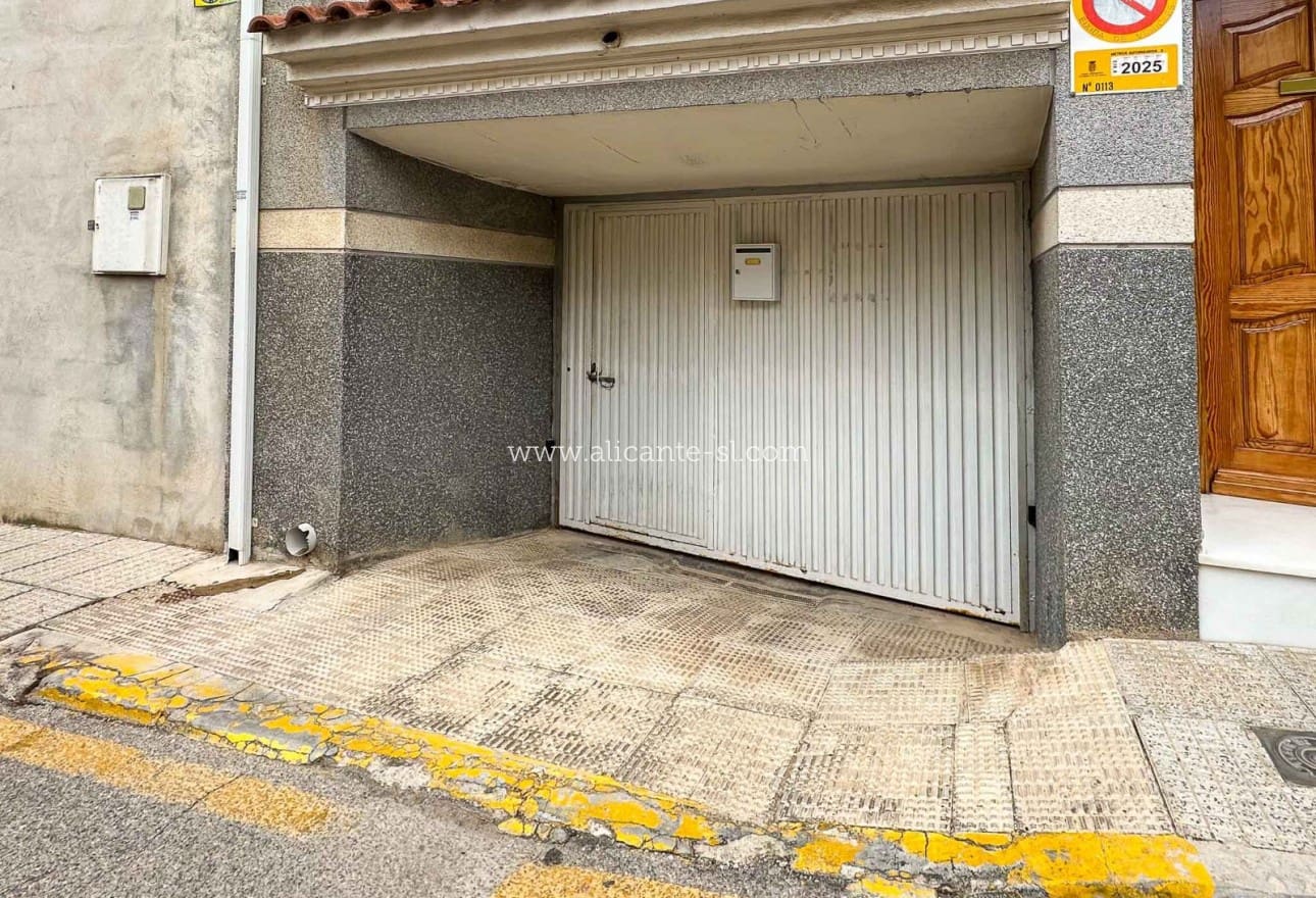 3 soveværelse Byhus til salg i Hondon de las Nieves med garage - € 129.950 (Ref: 8287220)