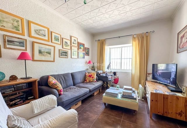 4 bedroom Finca/Country House for sale in La Romana with pool - € 199,000 (Ref: 8327066)