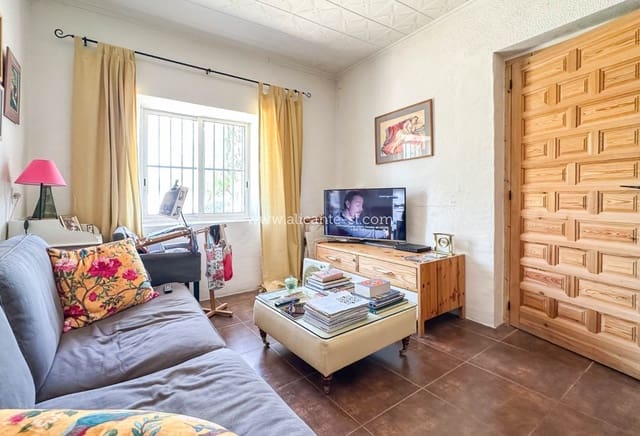 4 bedroom Finca/Country House for sale in La Romana with pool - € 199,000 (Ref: 8327066)