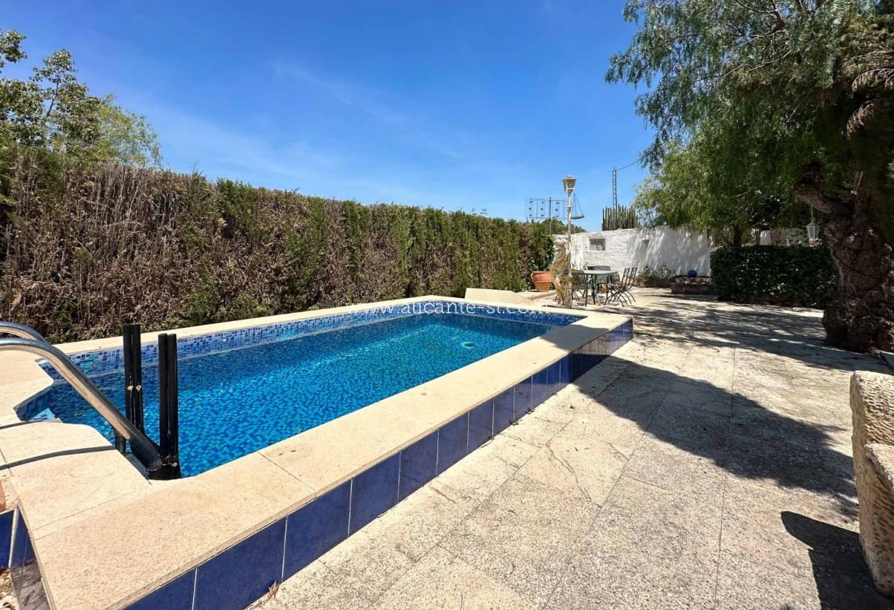 4 sovrum Finca/Hus på landet till salu i La Romana med pool - 199 000 € (Ref: 8327066)