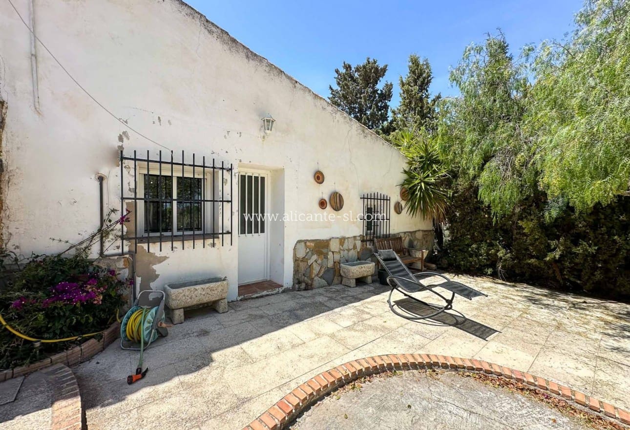 4 sovrum Finca/Hus på landet till salu i La Romana med pool - 199 000 € (Ref: 8327066)