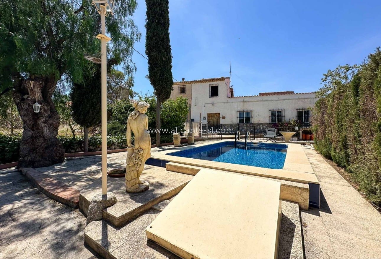 4 sovrum Finca/Hus på landet till salu i La Romana med pool - 199 000 € (Ref: 8327066)