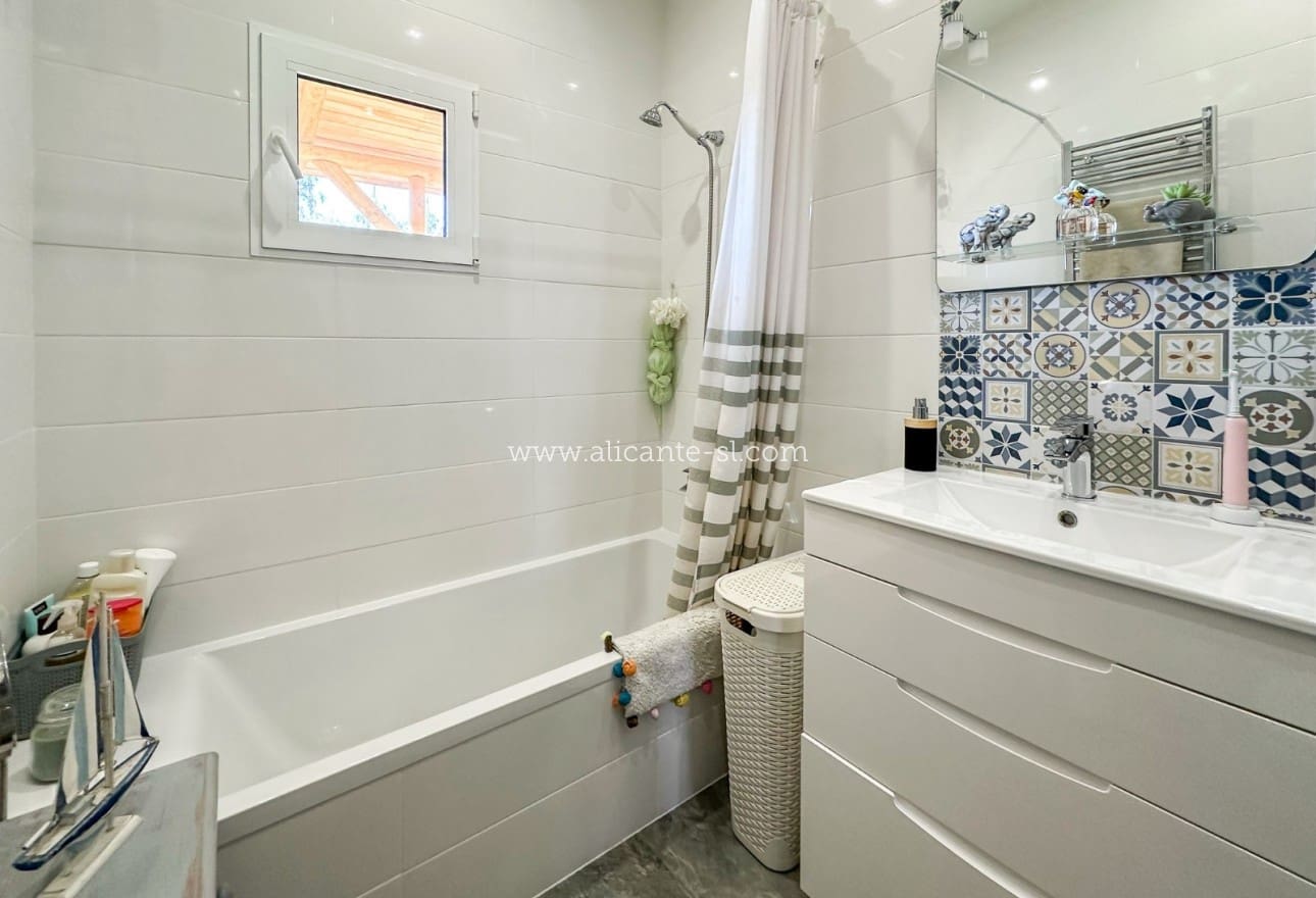 5 soveværelse Villa til salg i Sax med swimmingpool - € 499.950 (Ref: 8425155)