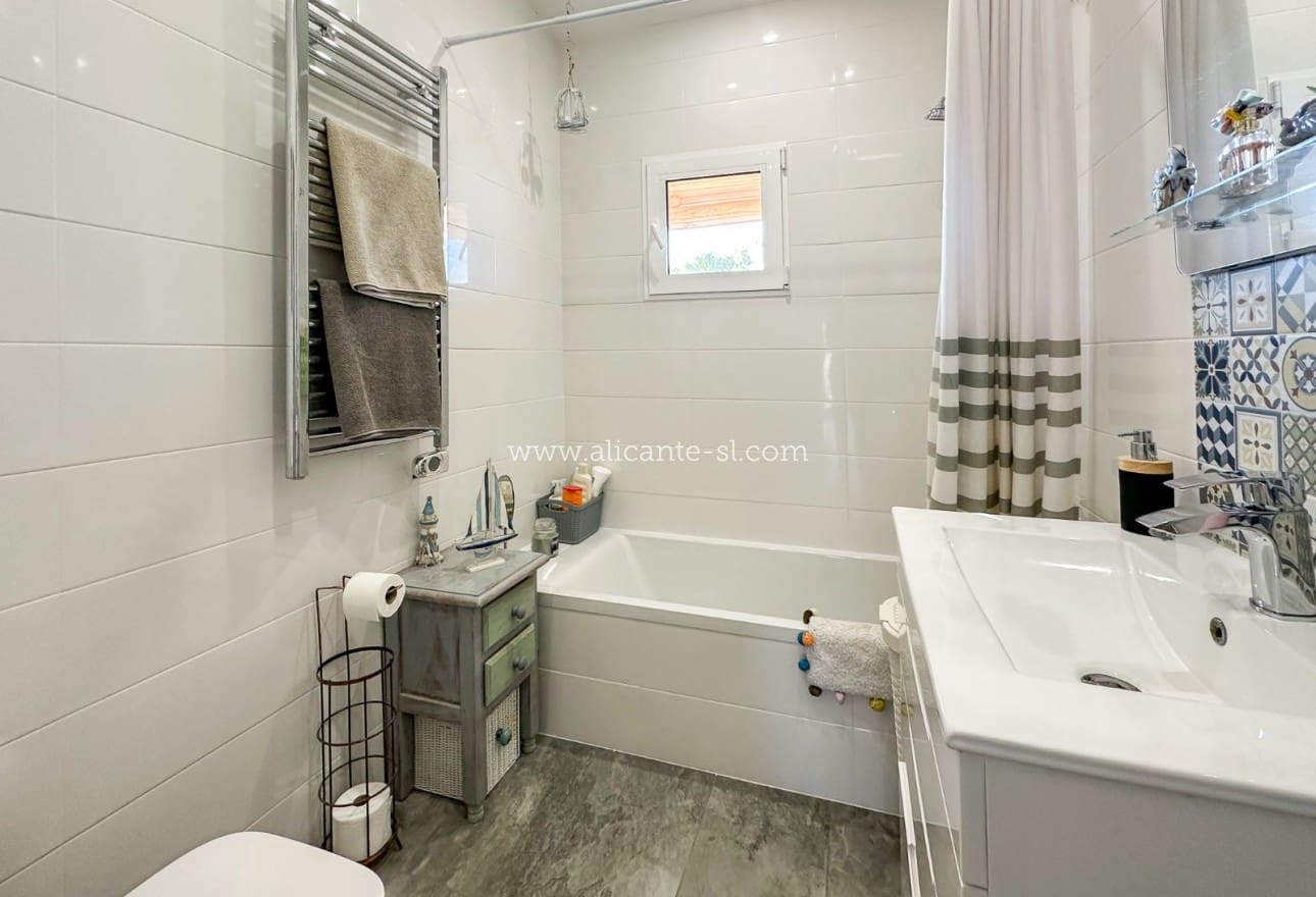 5 soveværelse Villa til salg i Sax med swimmingpool - € 499.950 (Ref: 8425155)