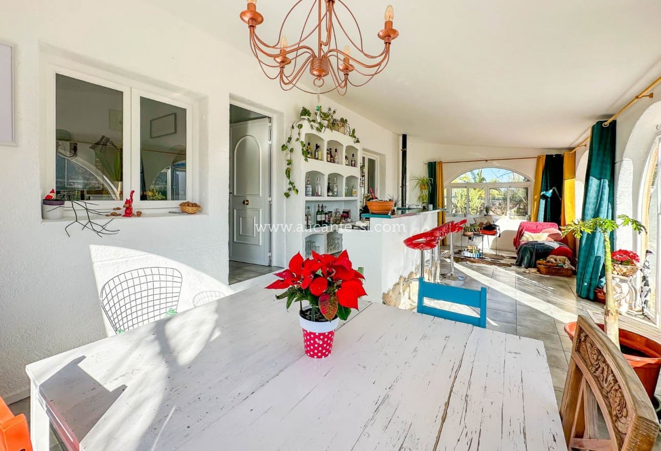 5 soveværelse Villa til salg i Sax med swimmingpool - € 499.950 (Ref: 8425155)