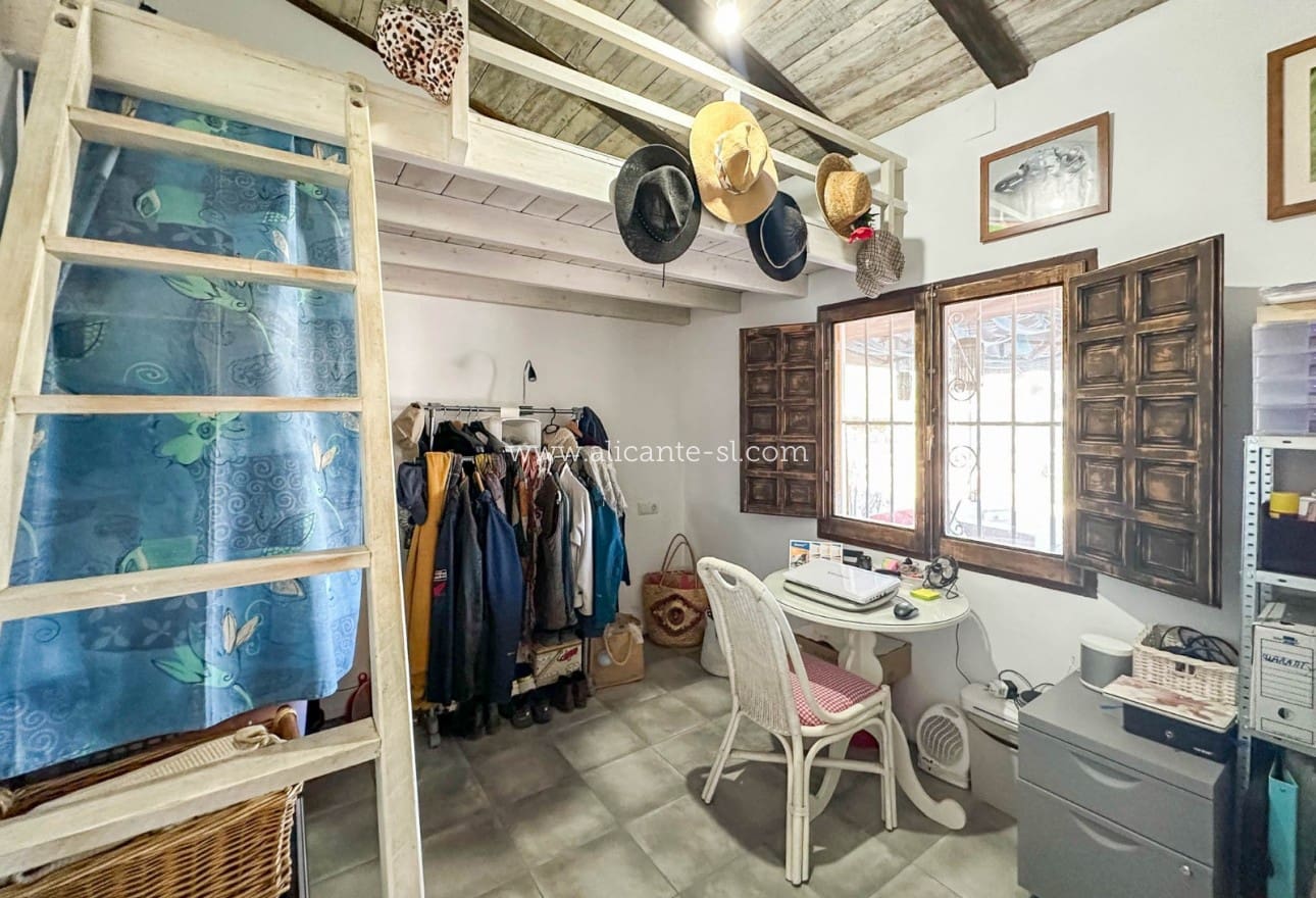 5 soveværelse Villa til salg i Sax med swimmingpool - € 499.950 (Ref: 8425155)