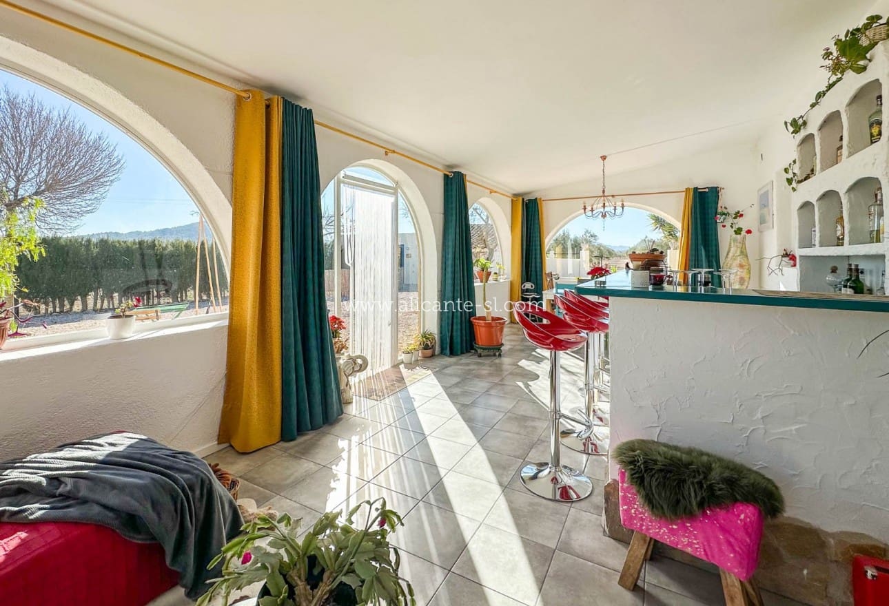 5 soveværelse Villa til salg i Sax med swimmingpool - € 499.950 (Ref: 8425155)