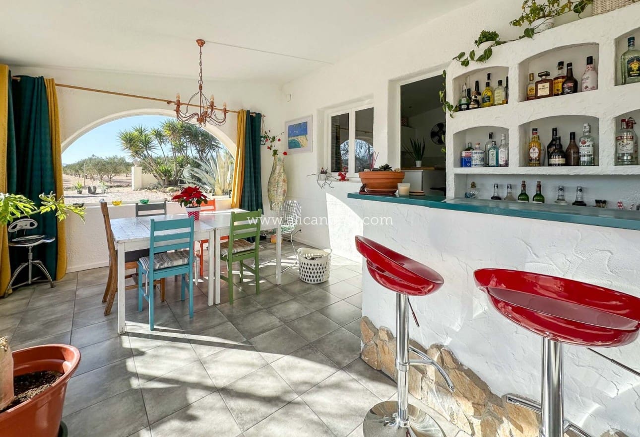 5 soveværelse Villa til salg i Sax med swimmingpool - € 499.950 (Ref: 8425155)