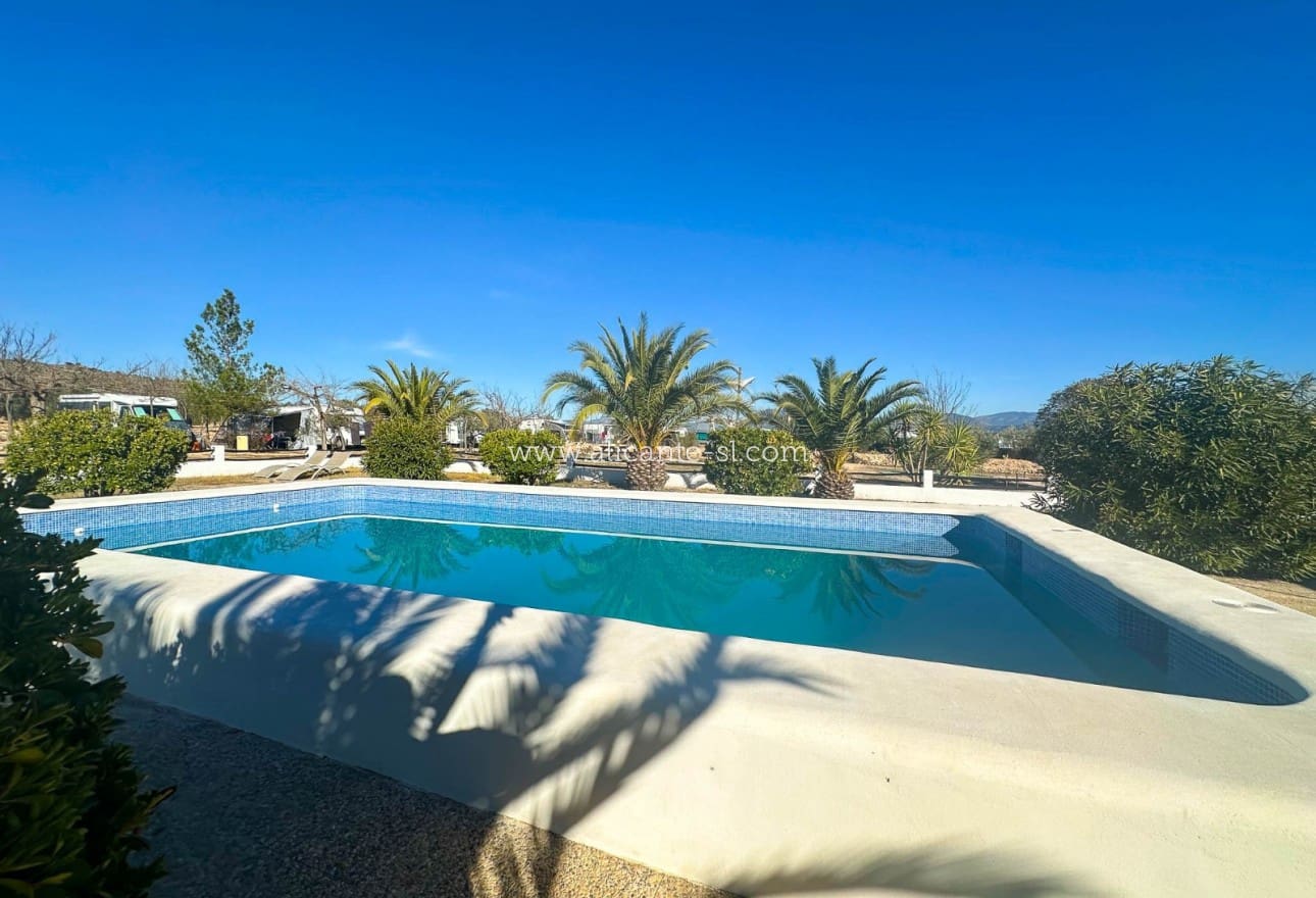 5 soveværelse Villa til salg i Sax med swimmingpool - € 499.950 (Ref: 8425155)