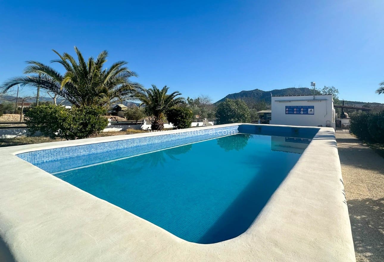 5 soveværelse Villa til salg i Sax med swimmingpool - € 499.950 (Ref: 8425155)