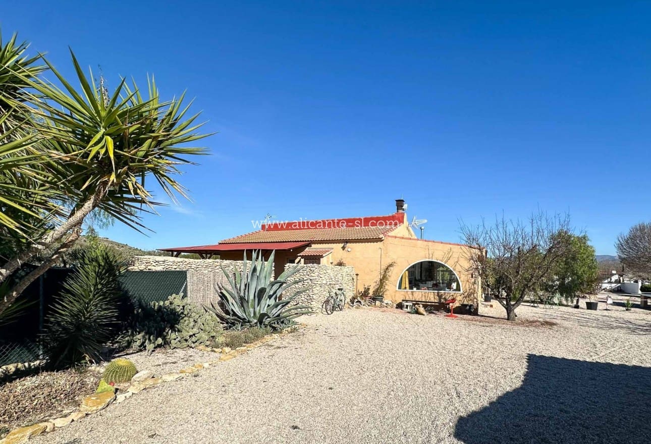 5 soveværelse Villa til salg i Sax med swimmingpool - € 499.950 (Ref: 8425155)