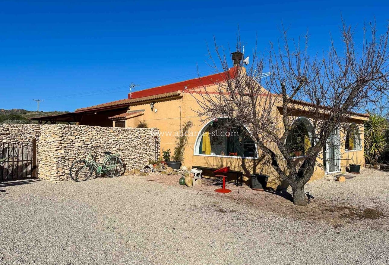 5 soveværelse Villa til salg i Sax med swimmingpool - € 499.950 (Ref: 8425155)