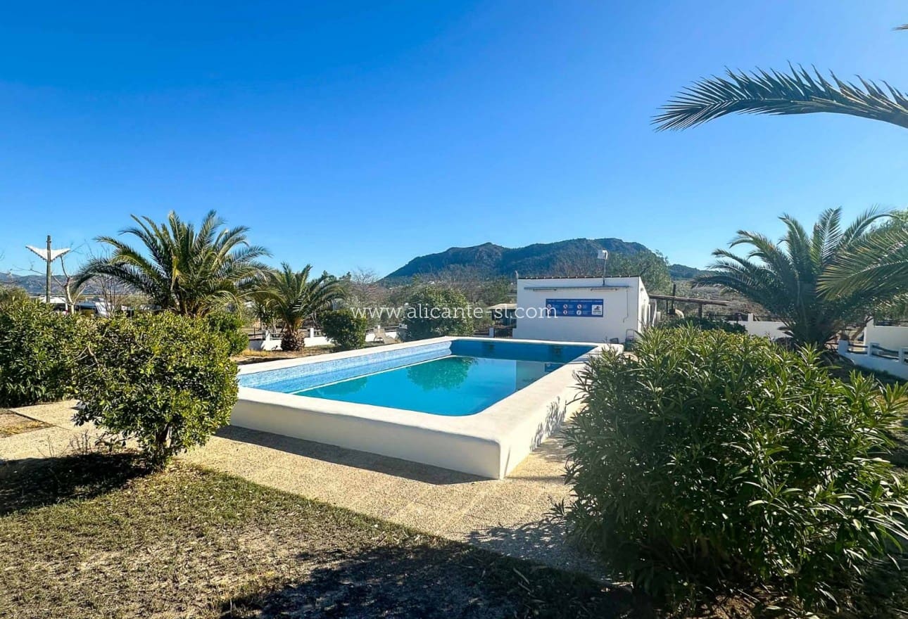 5 soveværelse Villa til salg i Sax med swimmingpool - € 499.950 (Ref: 8425155)