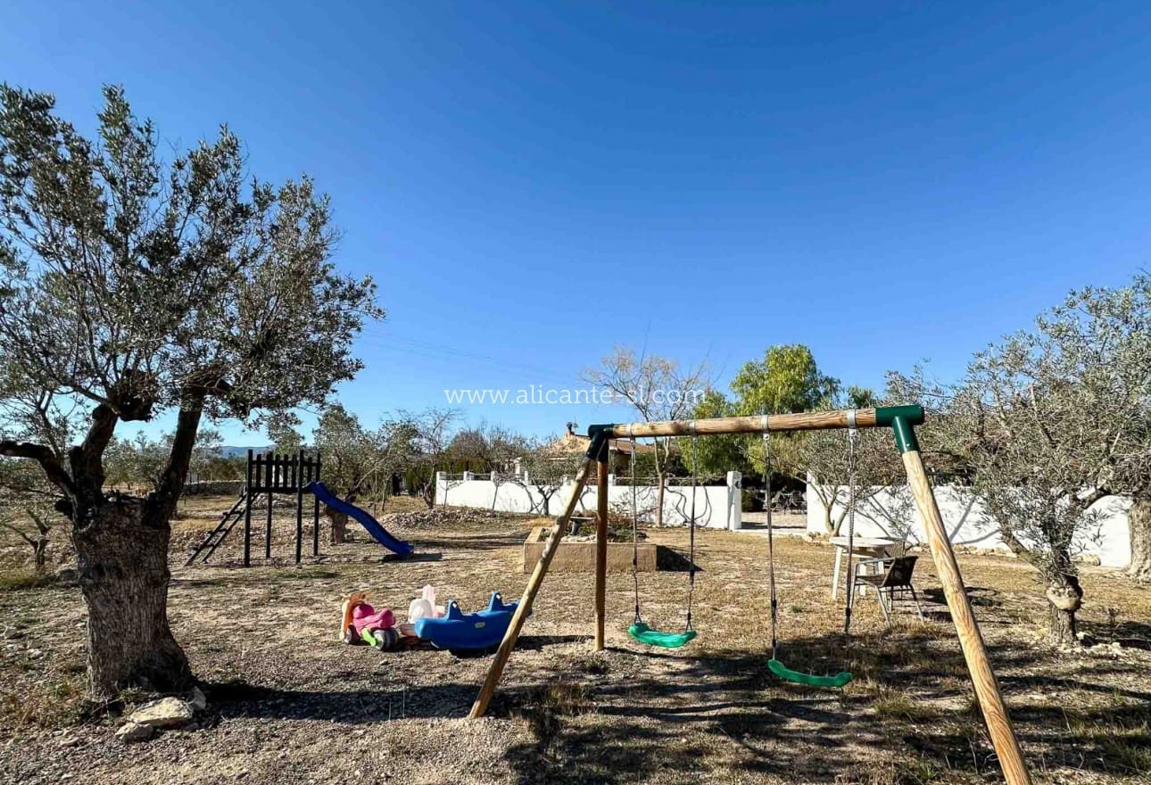 5 soveværelse Villa til salg i Sax med swimmingpool - € 499.950 (Ref: 8425155)