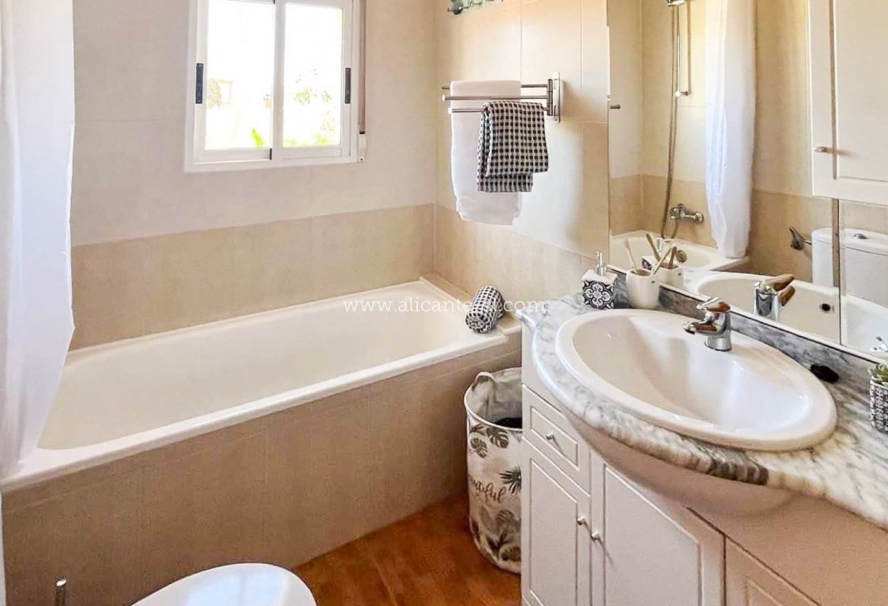 3 bedroom Villa for sale in Hondon de las Nieves - € 229,000 (Ref: 9063451)