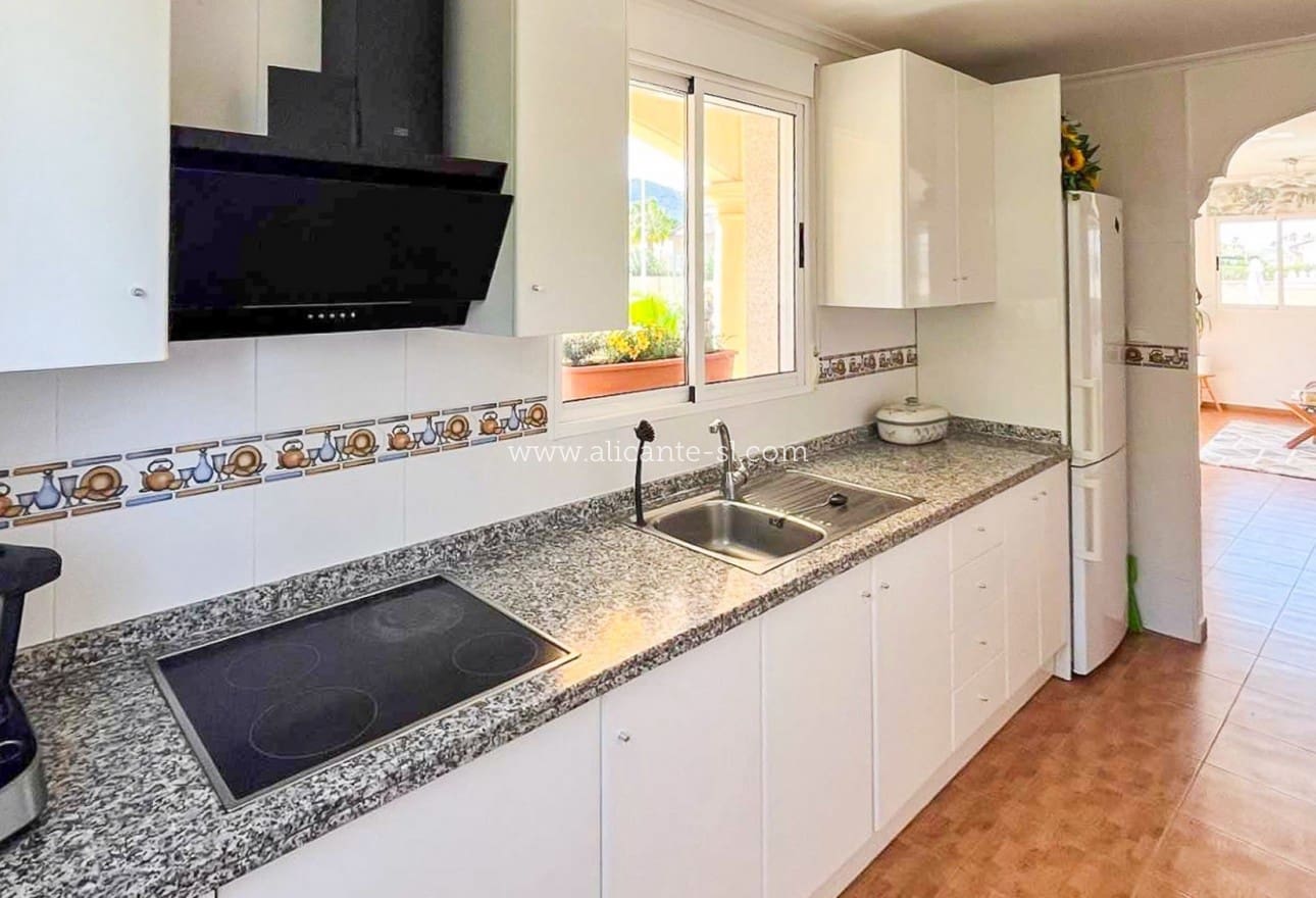 3 bedroom Villa for sale in Hondon de las Nieves - € 229,000 (Ref: 9063451)