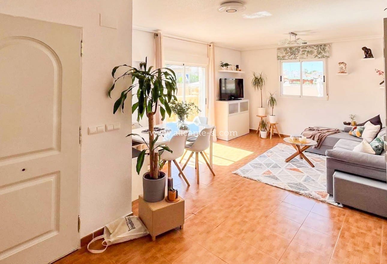 3 bedroom Villa for sale in Hondon de las Nieves - € 229,000 (Ref: 9063451)