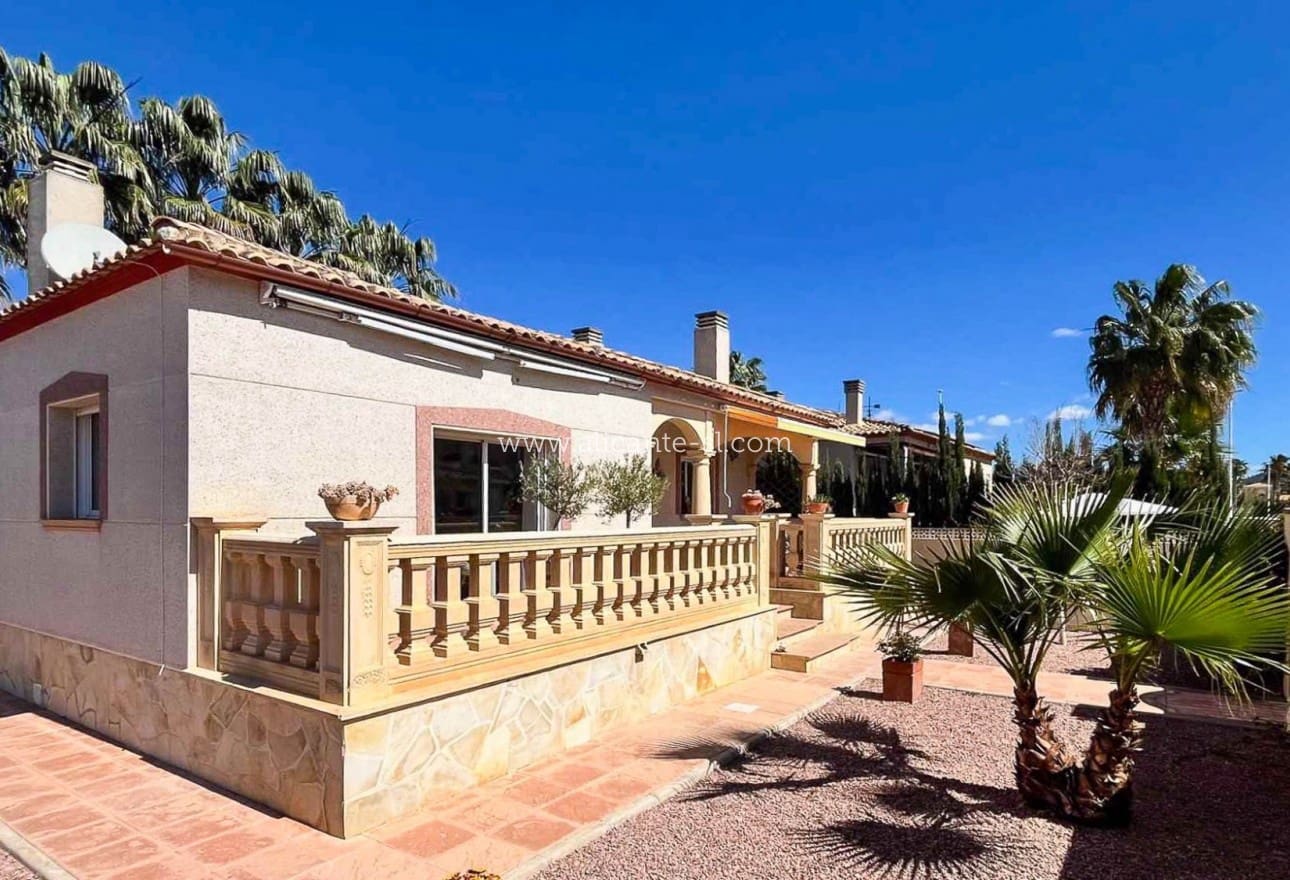 3 bedroom Villa for sale in Hondon de las Nieves - € 229,000 (Ref: 9063451)