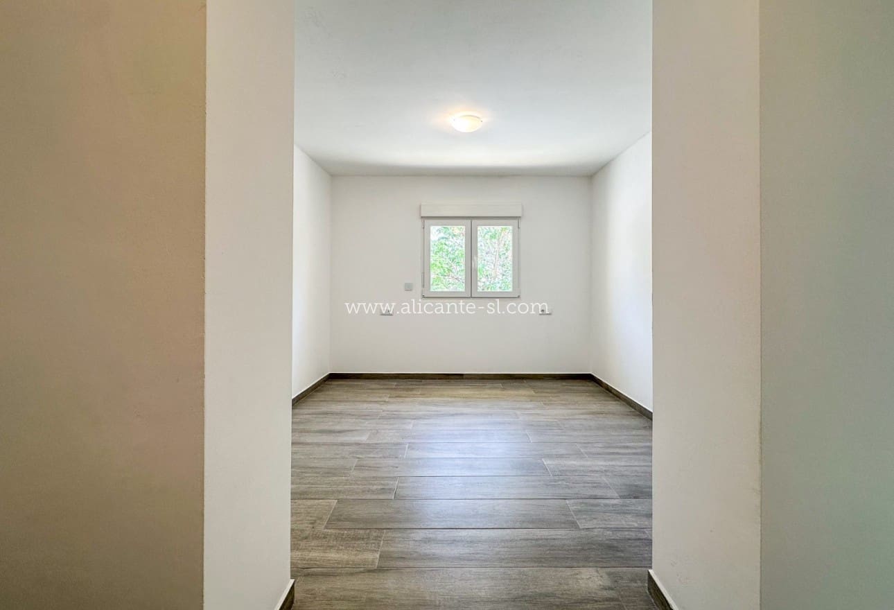 4 slaapkamer Huis te koop in Barbarroja - € 199.950 (Ref: 9115672)