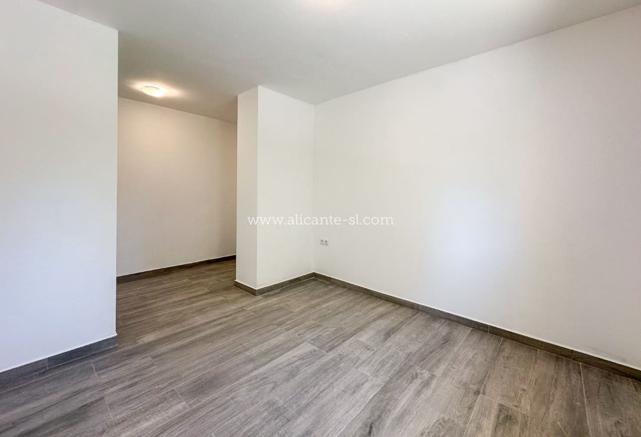 4 slaapkamer Huis te koop in Barbarroja - € 199.950 (Ref: 9115672)