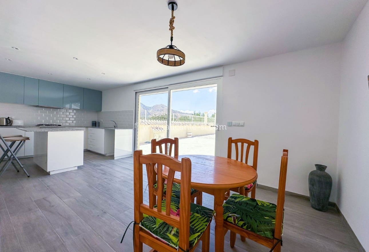 4 slaapkamer Huis te koop in Barbarroja - € 199.950 (Ref: 9115672)