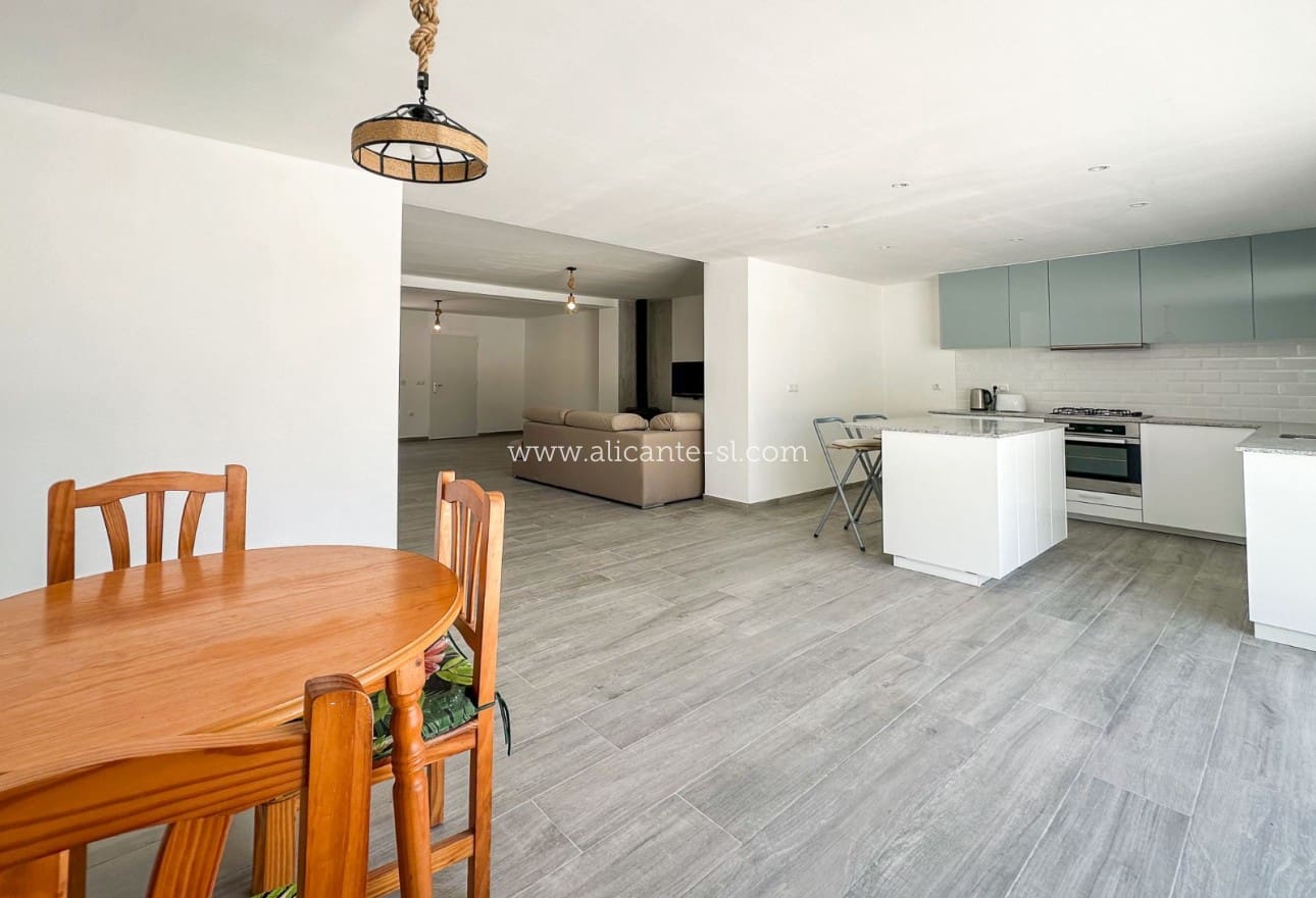 4 slaapkamer Huis te koop in Barbarroja - € 199.950 (Ref: 9115672)