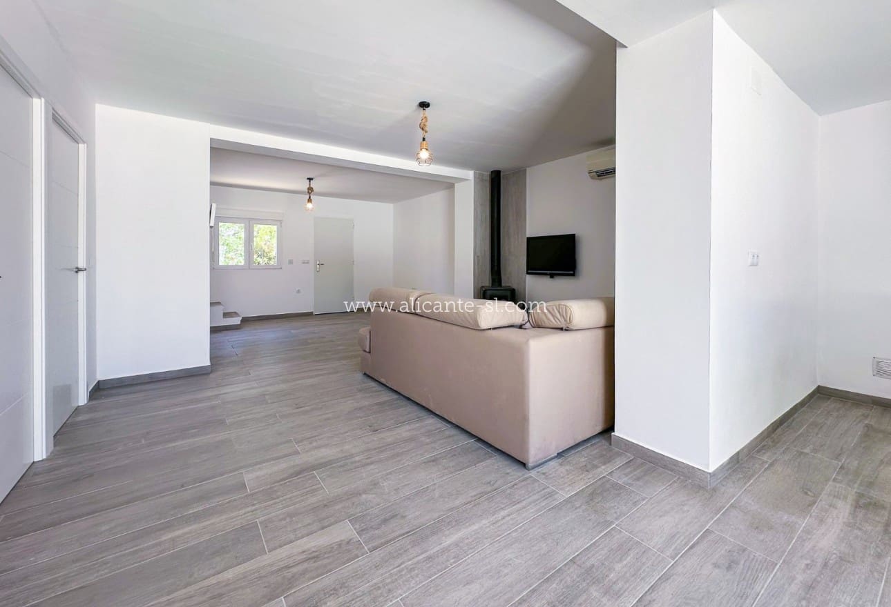 4 slaapkamer Huis te koop in Barbarroja - € 199.950 (Ref: 9115672)