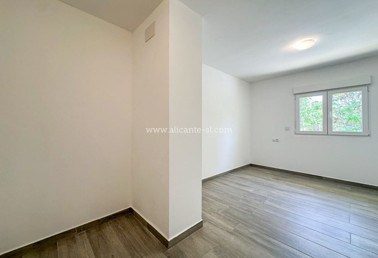 4 slaapkamer Huis te koop in Barbarroja - € 199.950 (Ref: 9115672)