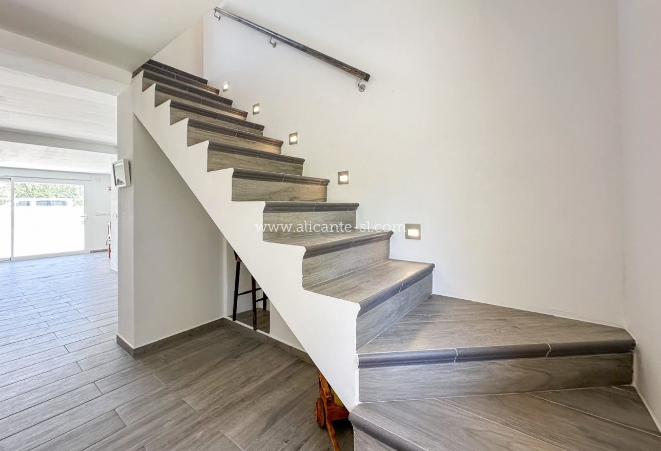 4 slaapkamer Huis te koop in Barbarroja - € 199.950 (Ref: 9115672)