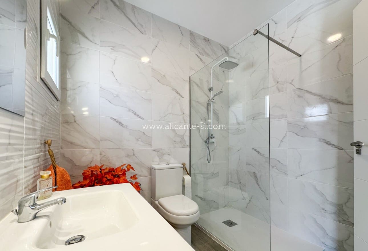 4 slaapkamer Huis te koop in Barbarroja - € 199.950 (Ref: 9115672)