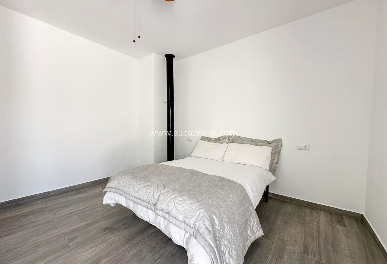 4 slaapkamer Huis te koop in Barbarroja - € 199.950 (Ref: 9115672)