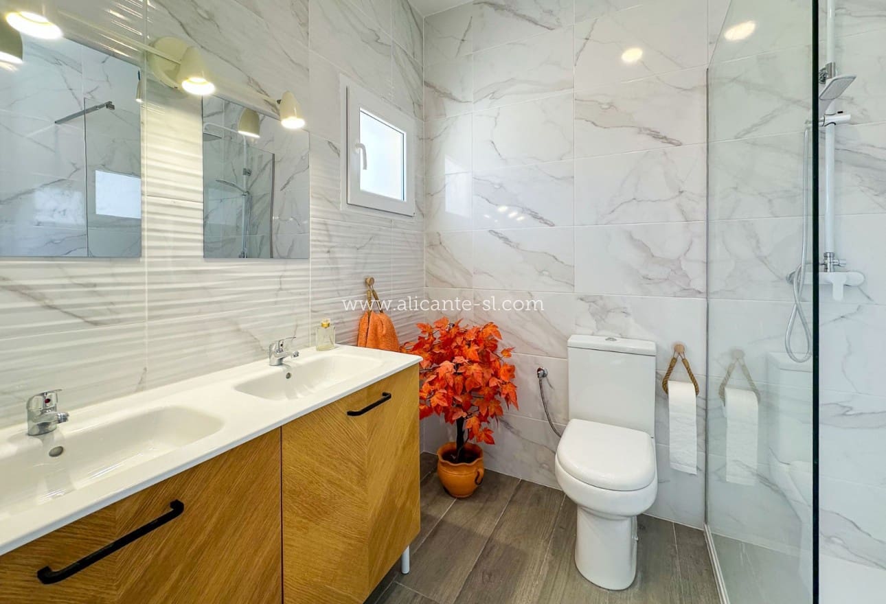 4 slaapkamer Huis te koop in Barbarroja - € 199.950 (Ref: 9115672)