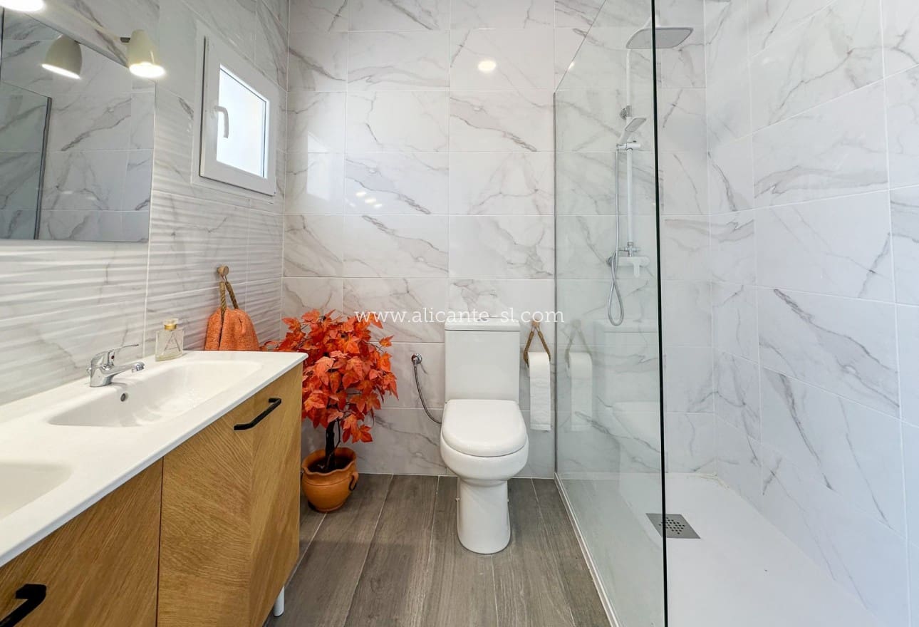 4 slaapkamer Huis te koop in Barbarroja - € 199.950 (Ref: 9115672)