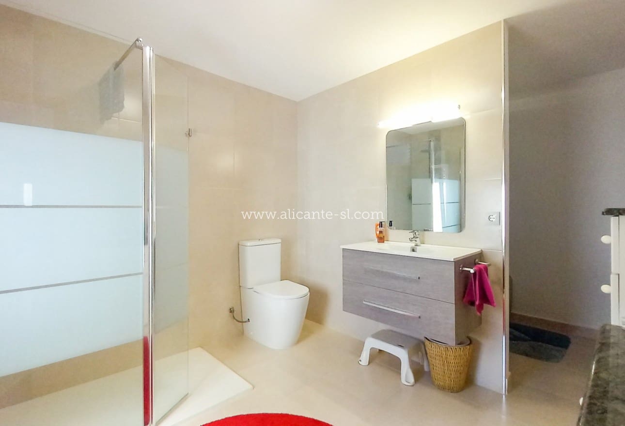 3 slaapkamer Villa te koop in Torrevieja met zwembad garage - € 339.000 (Ref: 9153231)