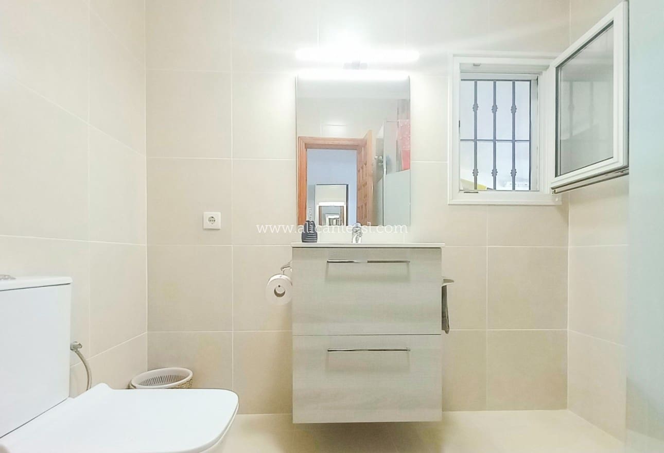 3 slaapkamer Villa te koop in Torrevieja met zwembad garage - € 339.000 (Ref: 9153231)