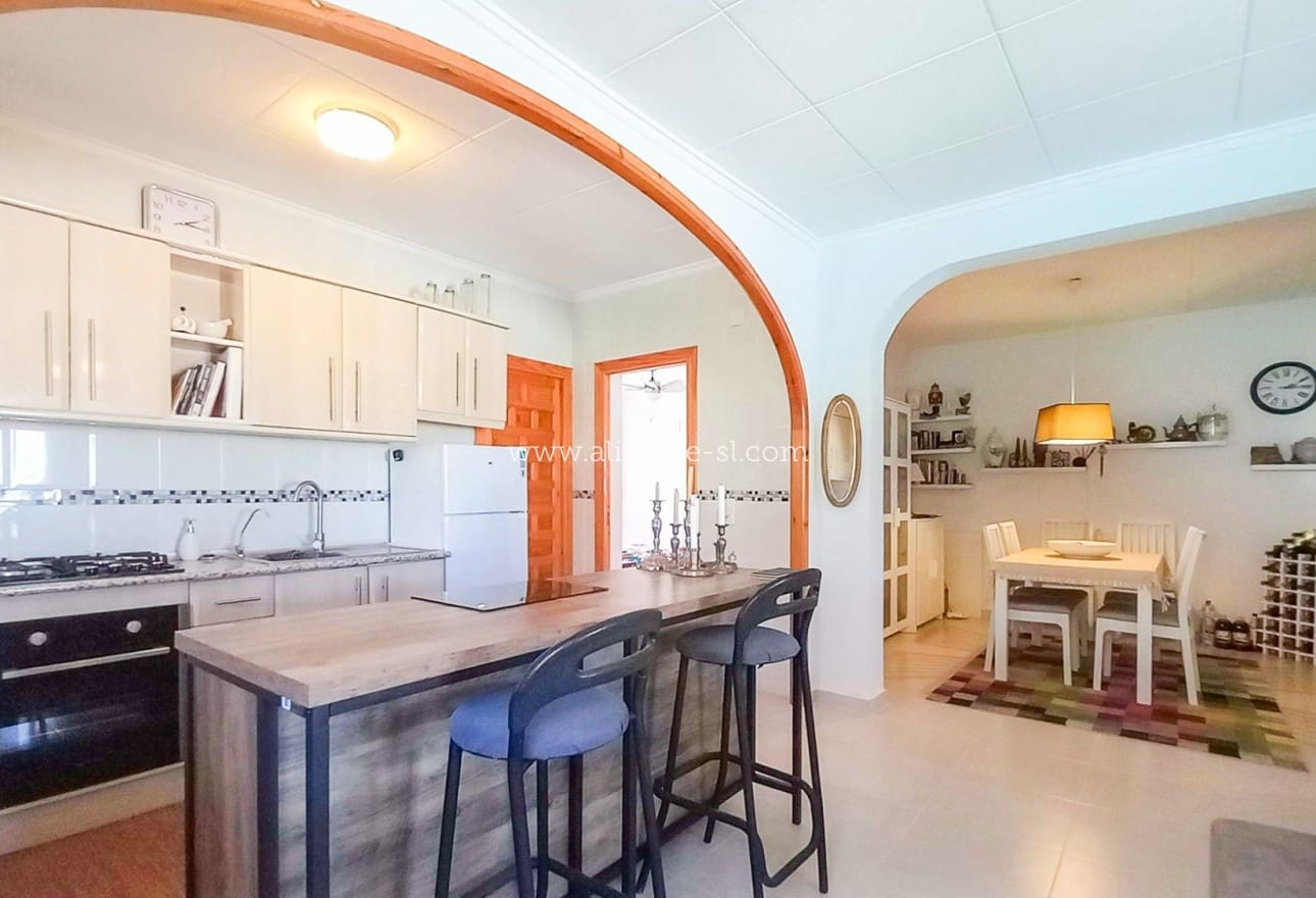 3 slaapkamer Villa te koop in Torrevieja met zwembad garage - € 339.000 (Ref: 9153231)