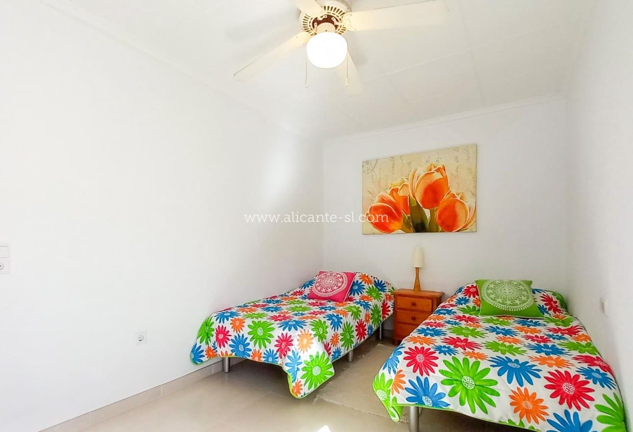 3 slaapkamer Villa te koop in Torrevieja met zwembad garage - € 339.000 (Ref: 9153231)