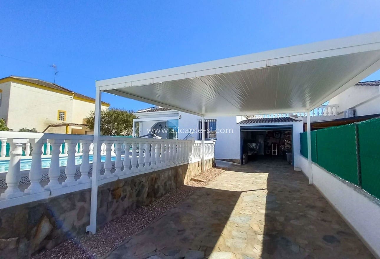 3 slaapkamer Villa te koop in Torrevieja met zwembad garage - € 339.000 (Ref: 9153231)
