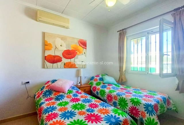 3 slaapkamer Villa te koop in Torrevieja met zwembad garage - € 339.000 (Ref: 9153231)