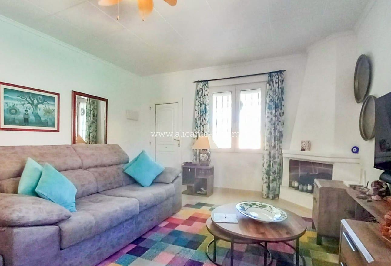 3 slaapkamer Villa te koop in Torrevieja met zwembad garage - € 339.000 (Ref: 9153231)