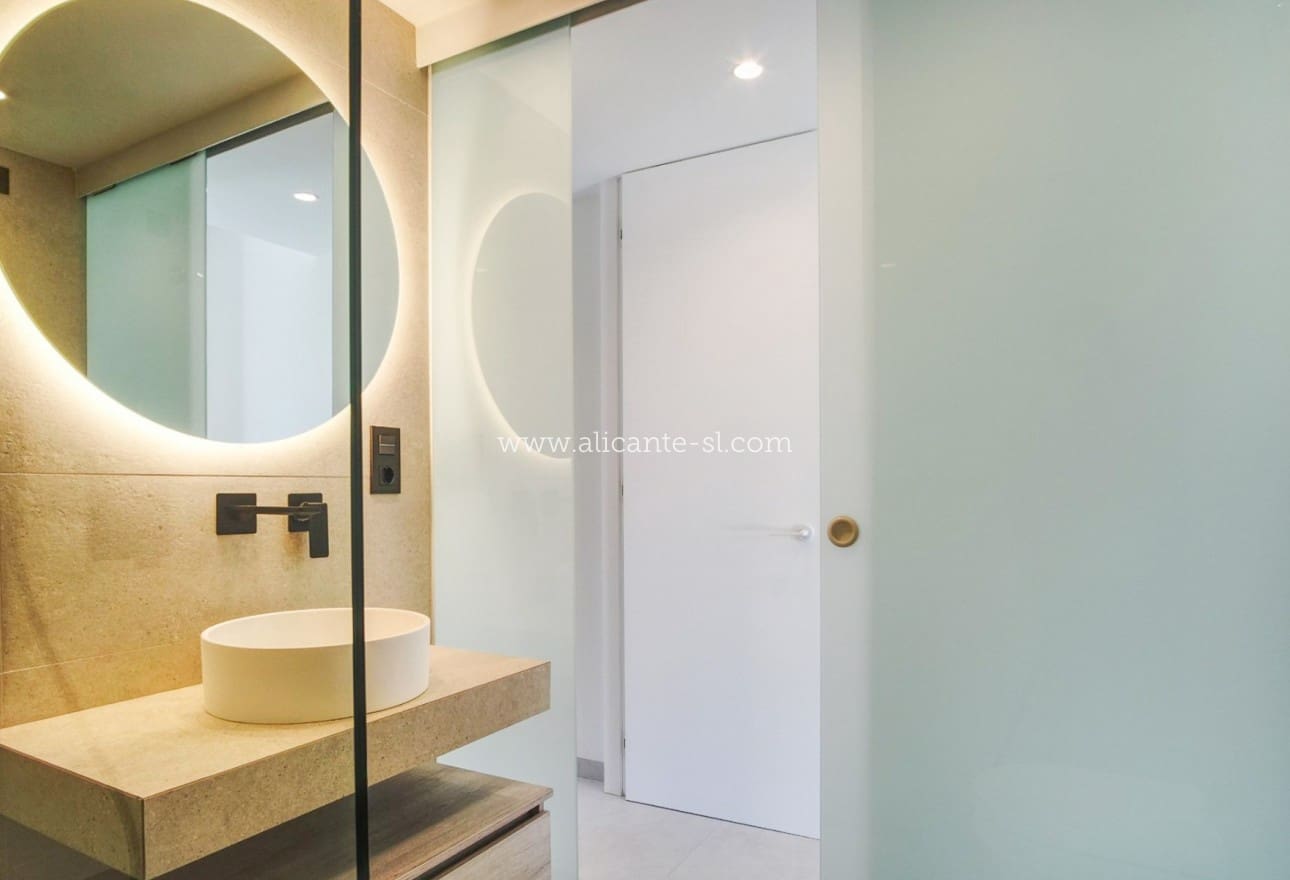 2 soveværelse Lejlighed til salg i Guardamar del Segura med swimmingpool garage - € 295.000 (Ref: 9248462)