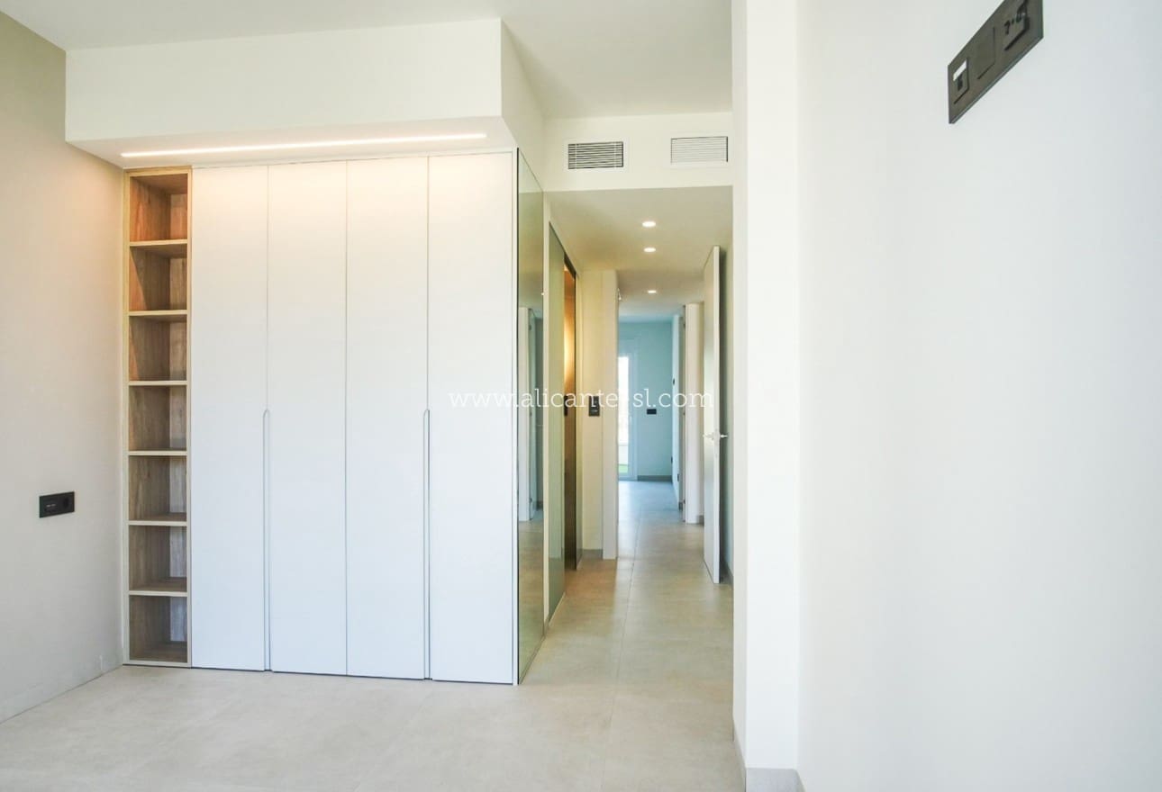 2 soveværelse Lejlighed til salg i Guardamar del Segura med swimmingpool garage - € 295.000 (Ref: 9248462)